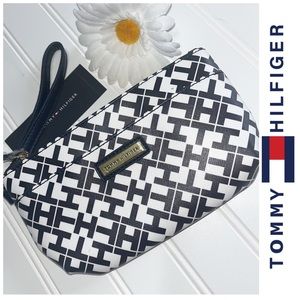 ‼️🆕‼️Tommy Hilfiger Blue & White Wristlet